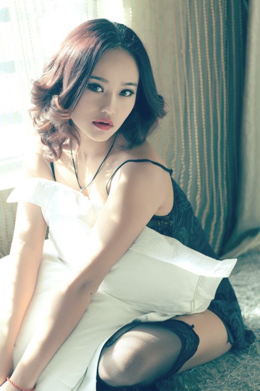 性感少妇情趣内衣私房美腿致命诱惑