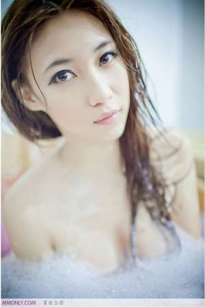 性感美女浴室湿身诱惑写真