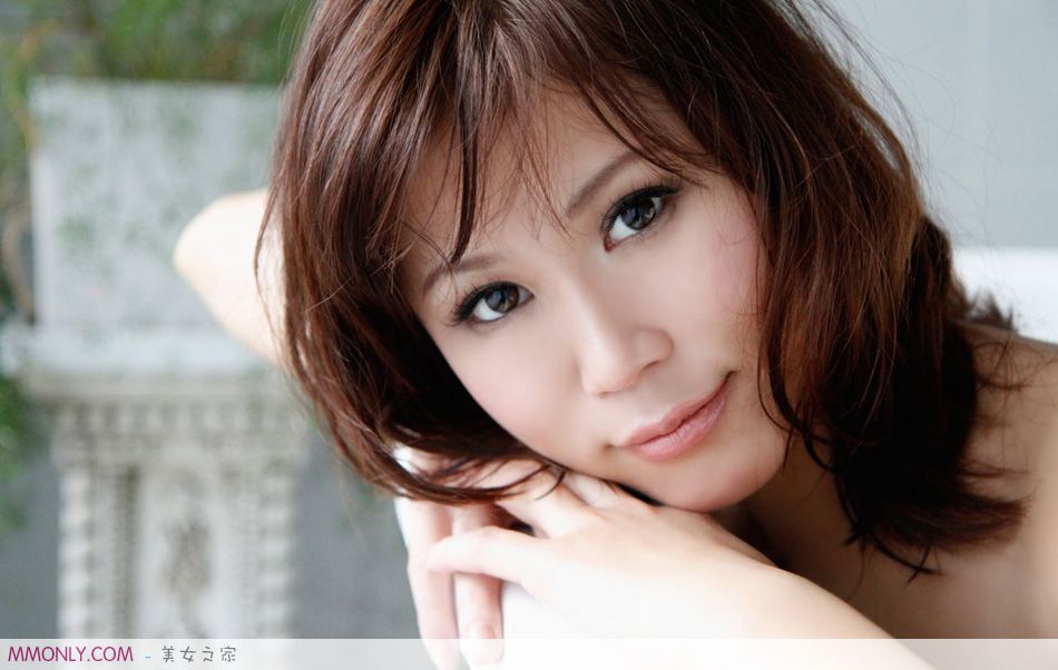 性感白色内衣美女私房诱惑写真