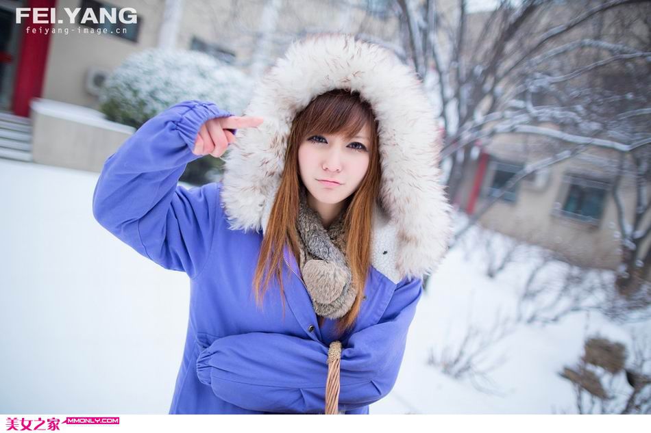 清纯迷人美女雪地纯情写真