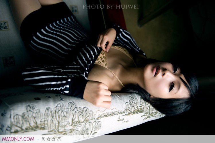 可爱短裙美女私房迷人写真