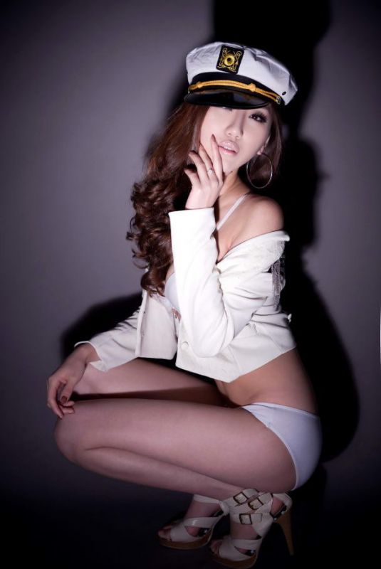 黑丝美女私房秀翘臀迷人写真