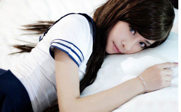 清纯美女私房学生制服性感丝袜美腿写真