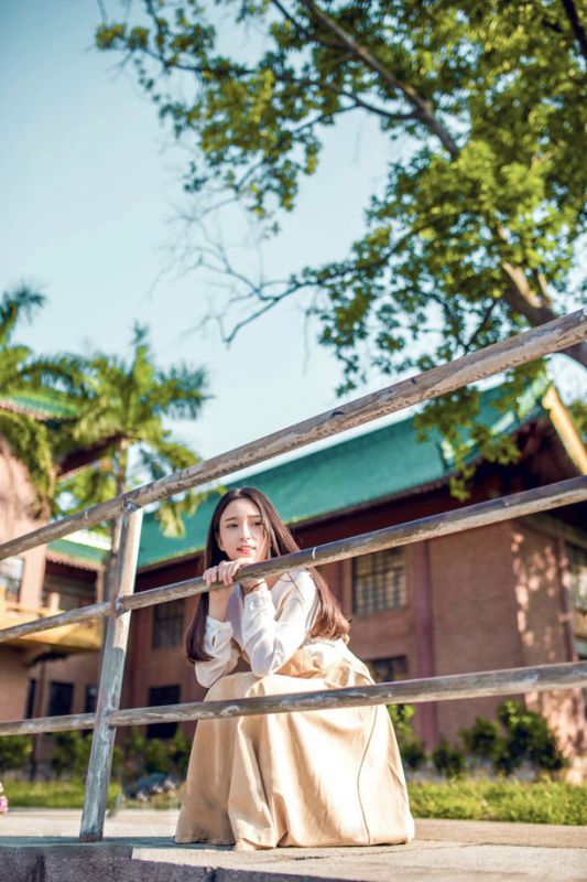 气质清纯美女户外唯美写真