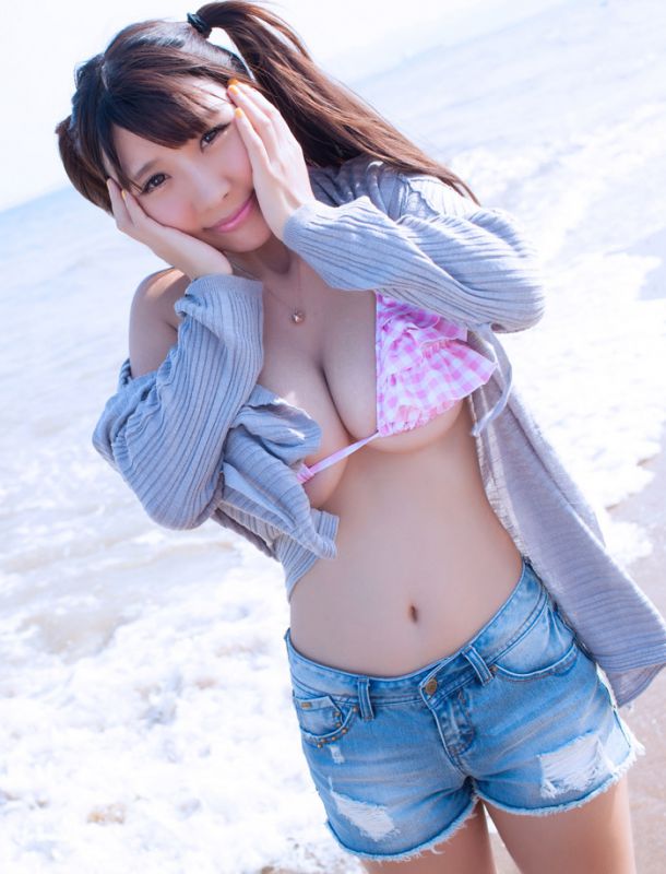 性感巨乳美女莫晓茜海南旅拍诱人写真
