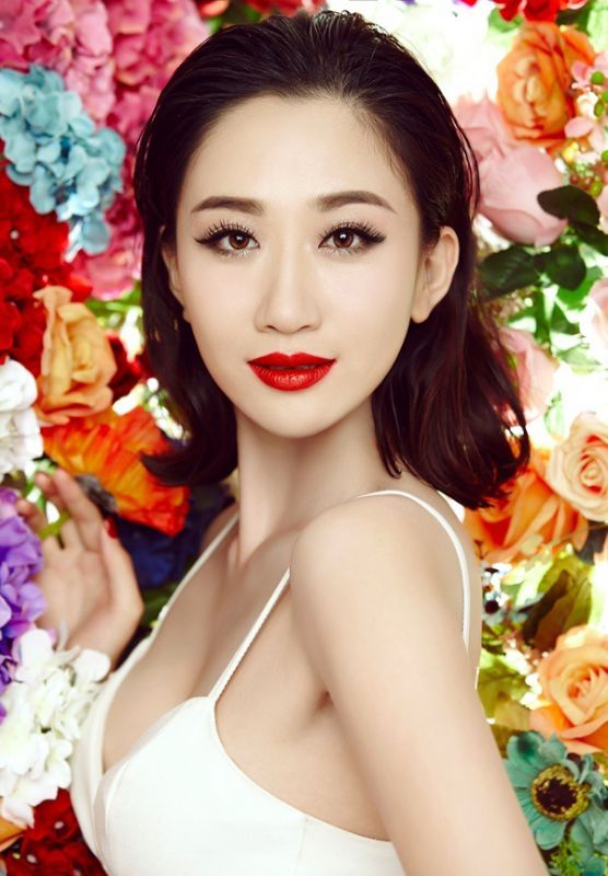 花仙子司珂华性感酥胸迷人写真照
