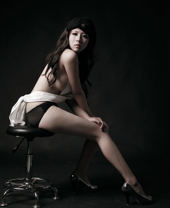 模特琳琳性感翘臀高清迷人写真