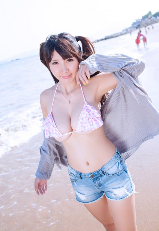 性感巨乳美女莫晓茜海南旅拍诱人写真