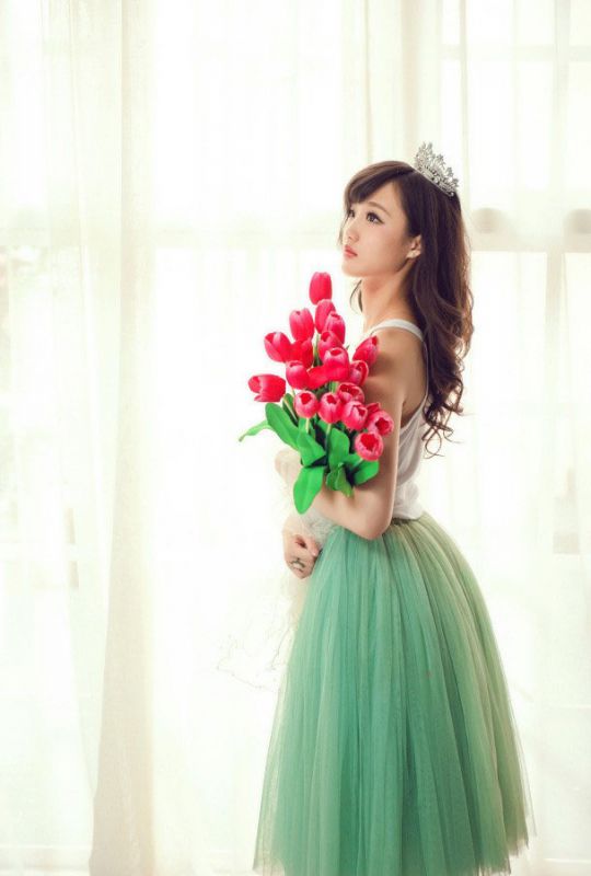 美女杨涵予美臀美腿演绎清纯诱惑