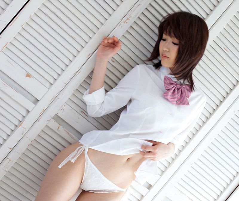 丰满美女秀翘臀私房写真