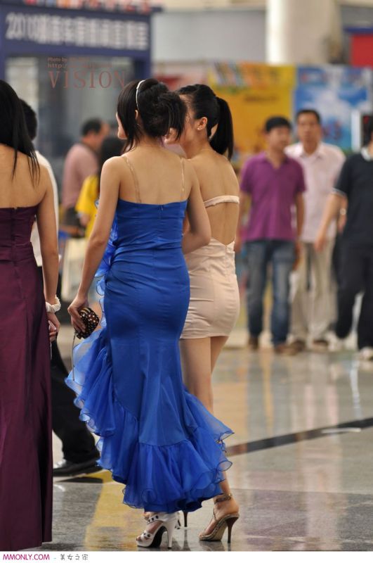 性感高跟露背裙美女高清写真