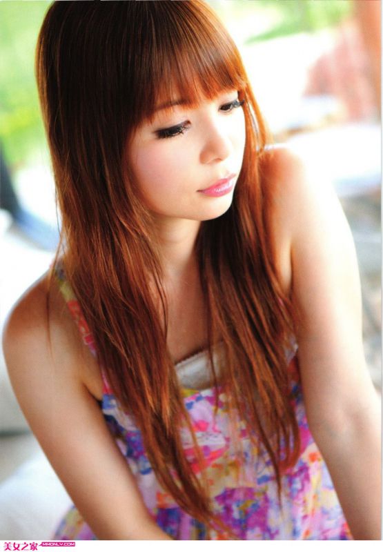 中川翔子妖娆裙装秀美臀