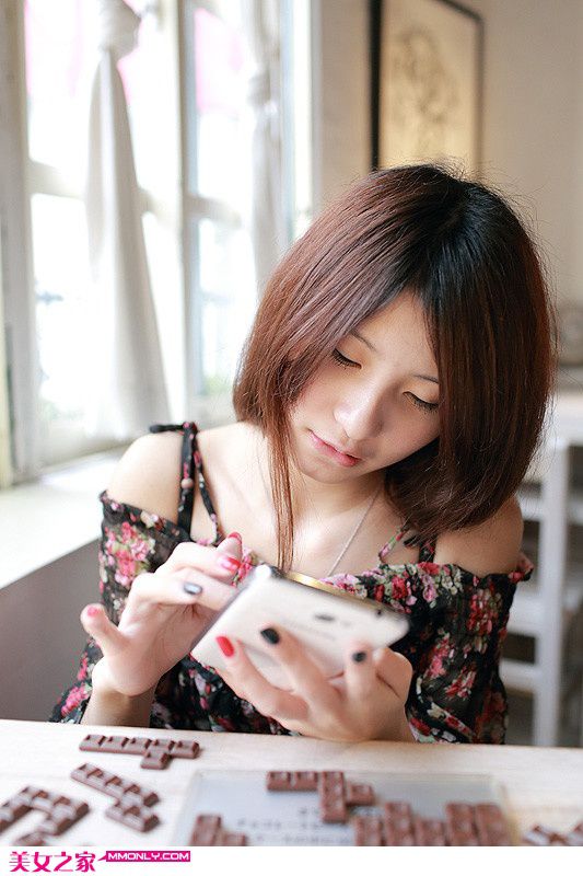 清纯萌妹子邂逅咖啡屋