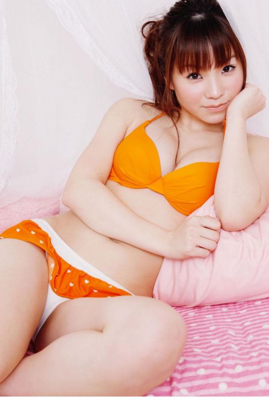日本性感酥胸美女高清写真