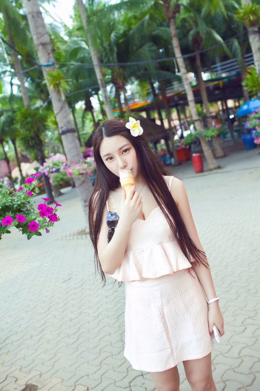 靓丽小清新美女刘奕宁户外高清写真