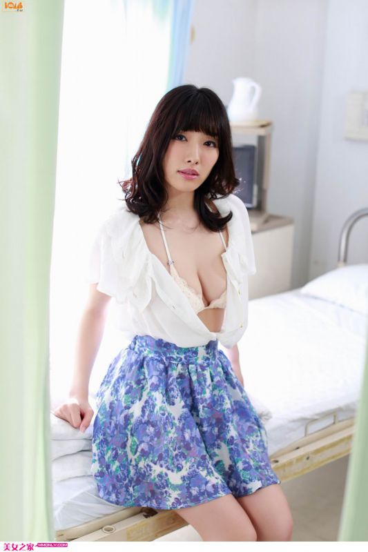 丰满美女今野杏南美臀爆乳写真