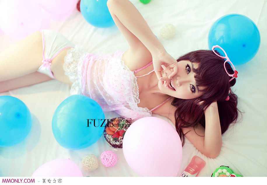 妩媚小美女赵雨菲私房高清写真