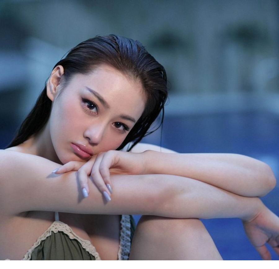 张馨予泳装秀美臀爆乳