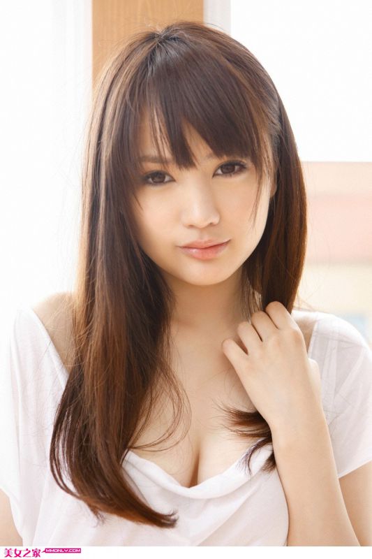 低胸睡衣翘臀美女私房迷人写真