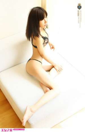 模特张梓瑗性感内衣诱人写真