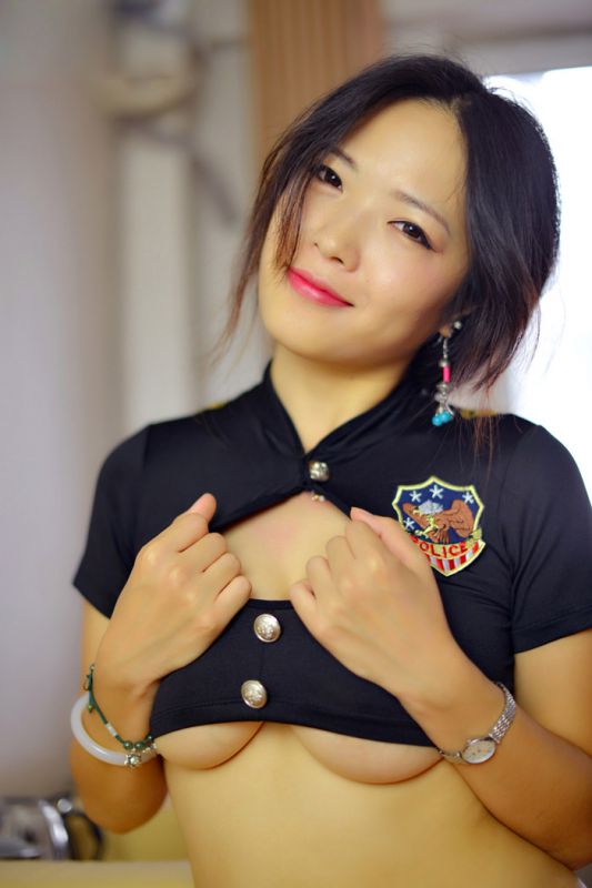 爆乳嫩模性感内衣私房照