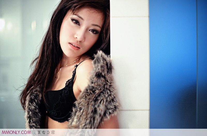 可爱美女私房白色迷人写真