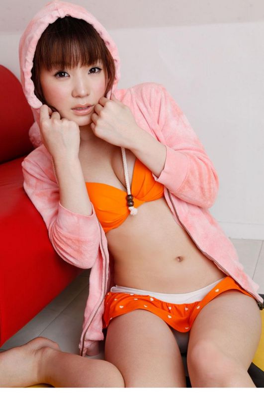 日本性感酥胸美女高清写真