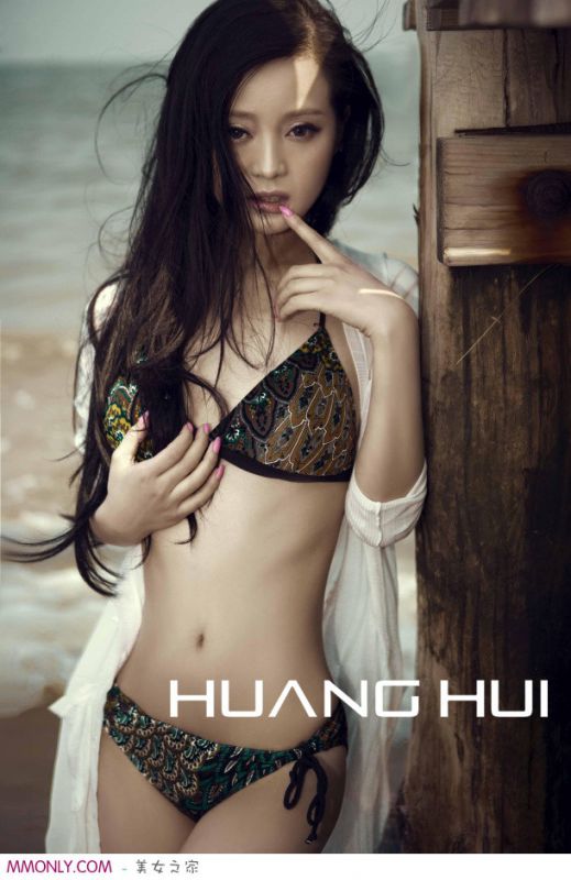 海边妩媚内衣美女高清写真