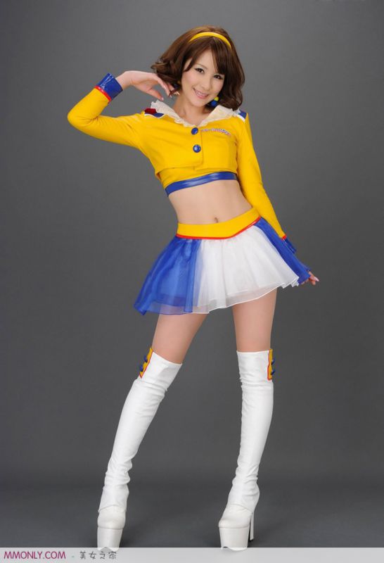 日本女优可爱制服迷人写真