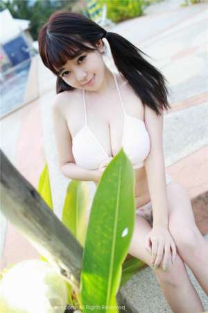 爆乳内衣美女刘飞儿户外诱人写真