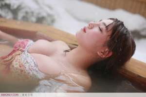 日本美眉筱崎爱性感诱人写真