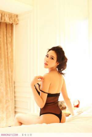 性感翘臀美女私房丁字裤诱人写真