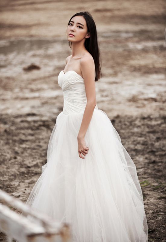米露性感露背婚纱写真合集