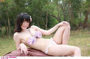 日本美女今野杏南户外诱惑写真