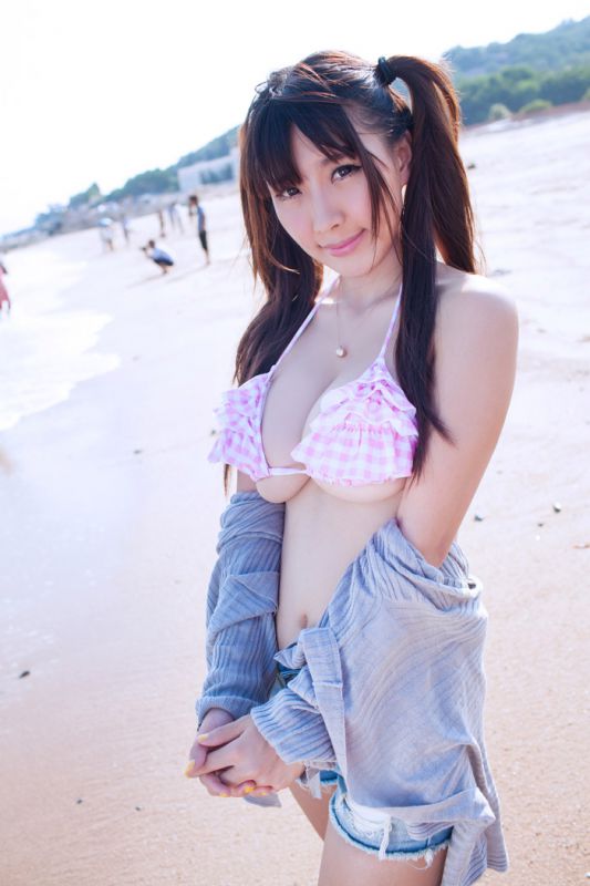 性感巨乳美女莫晓茜海南旅拍诱人写真