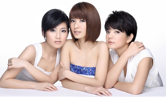 人气美女组合SHE清新写真