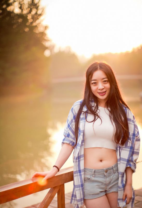 90后阳光女孩唯美迷人写真