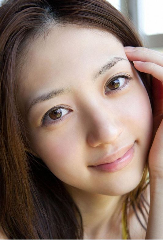 黄色性感比基尼美女逢泽莉娜写真欣赏
