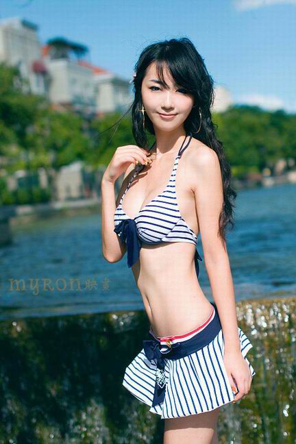 性感泳装美女户外高清写真