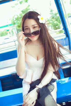 靓丽小清新美女刘奕宁户外高清写真