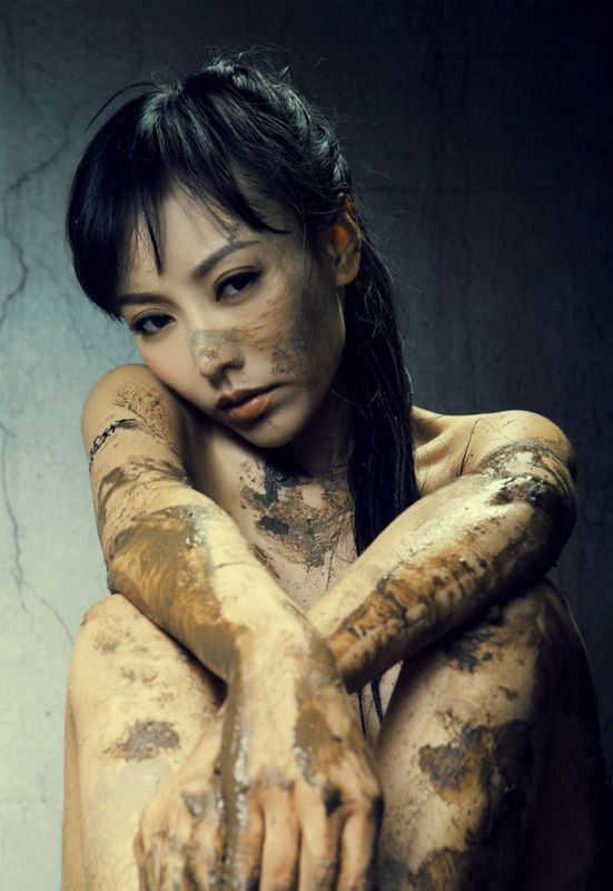 篮球宝贝韩一菲淤泥中秀美胸美臀