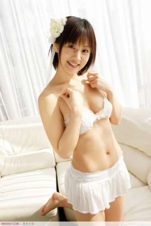 可爱美眉性感白纱诱人写真