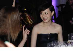 美女明星孙俪性感酥胸迷人写真