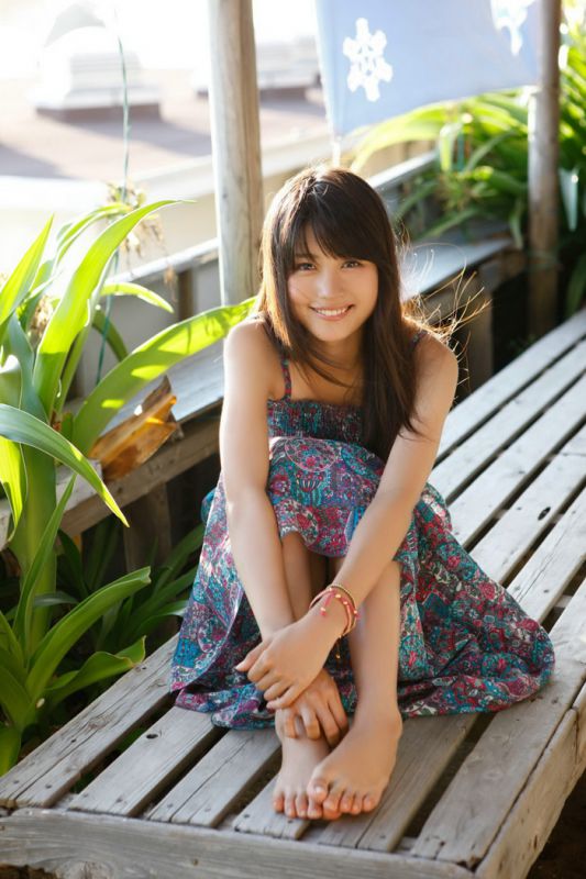 比基尼美女性感酥胸诱人写真