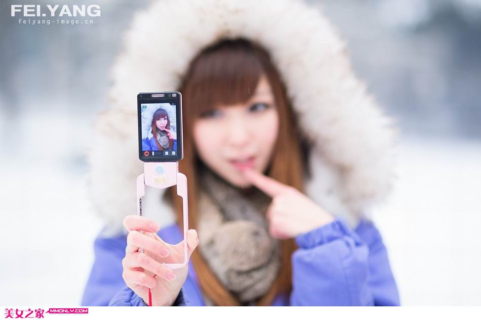 清纯迷人美女雪地纯情写真