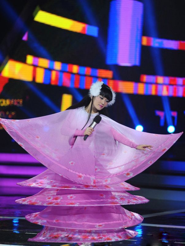 谢娜变身粉嫩仙女高清写真