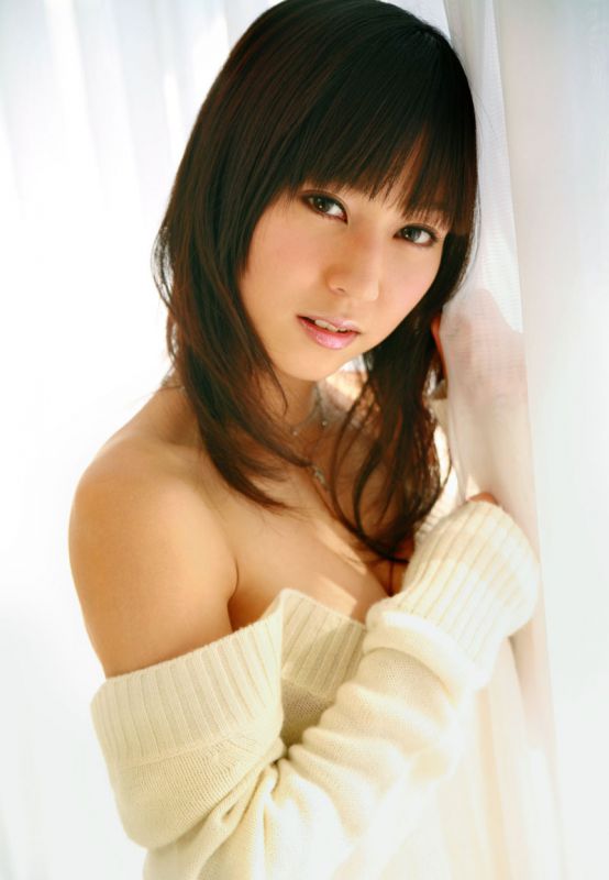 性感酥胸美女泳装户外诱人写真