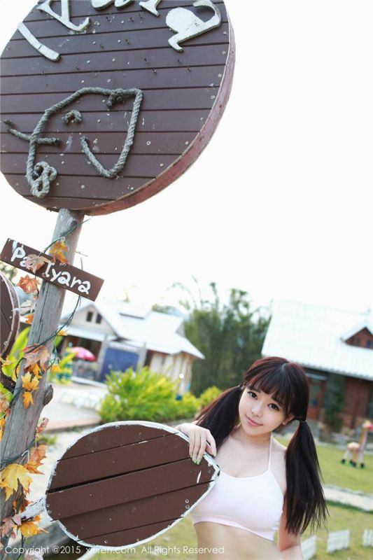 爆乳内衣美女刘飞儿户外诱人写真