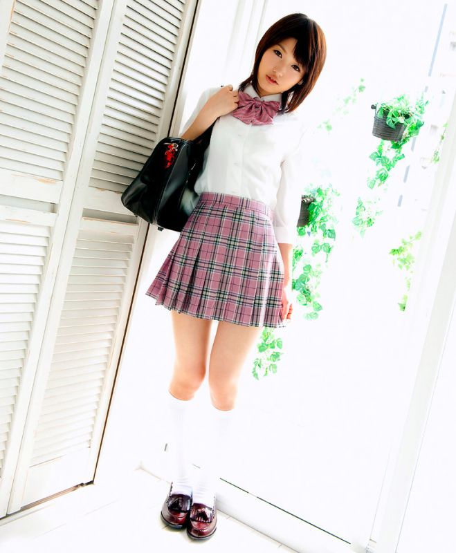 丰满美女秀翘臀私房写真