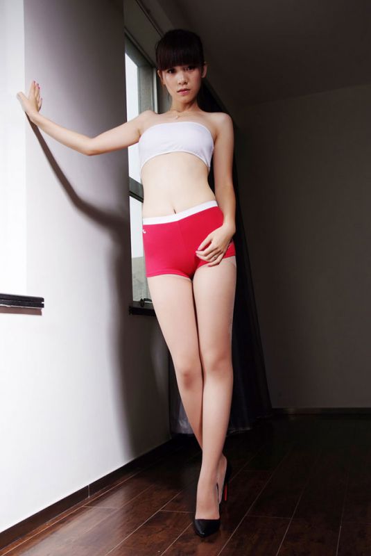 冰肌玉骨美女模特高跟秀迷人长腿